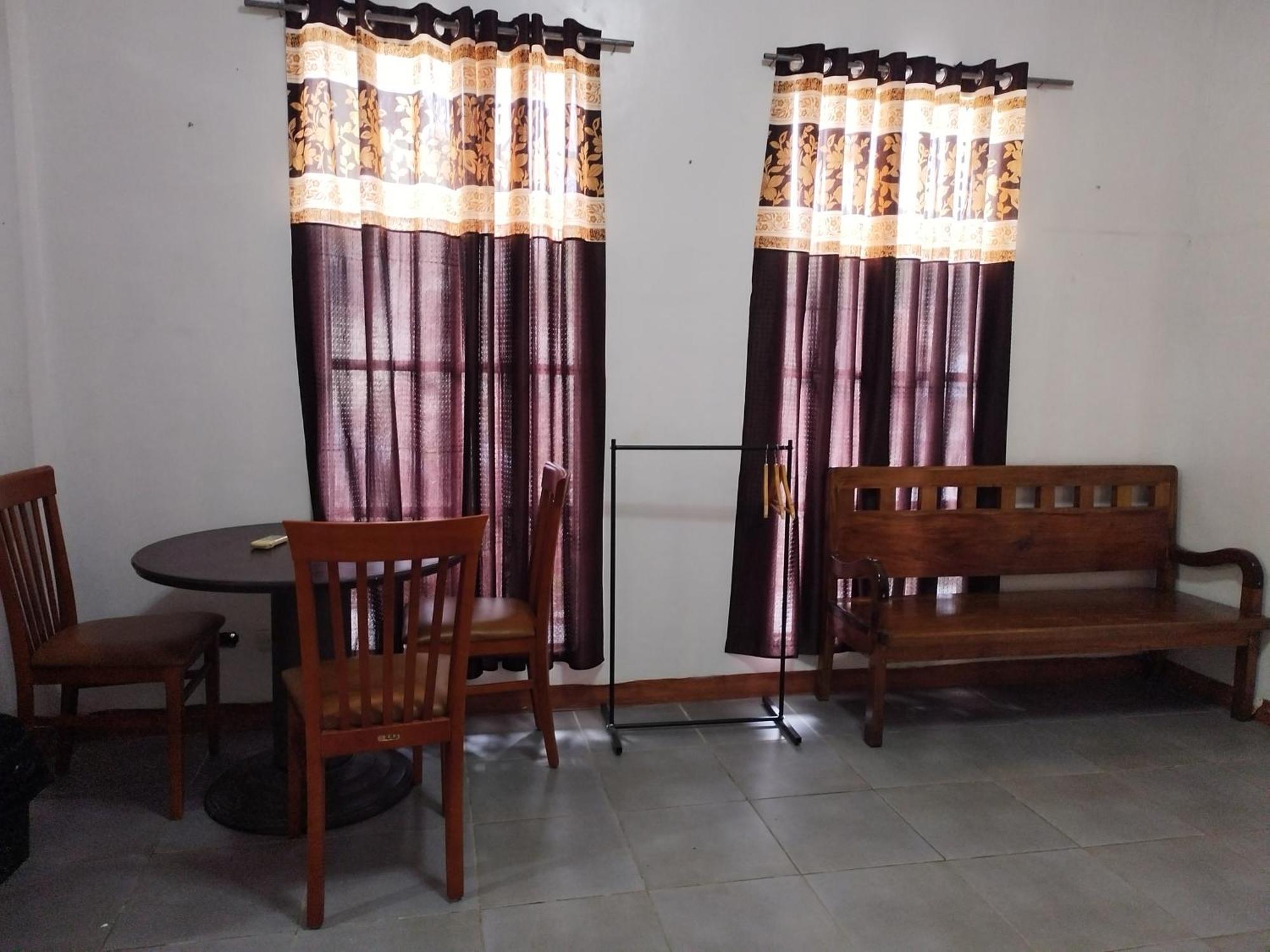 R & J In Naga Cebu Homestay *